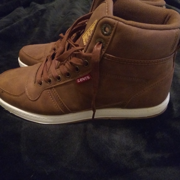 levi stanton brown tan